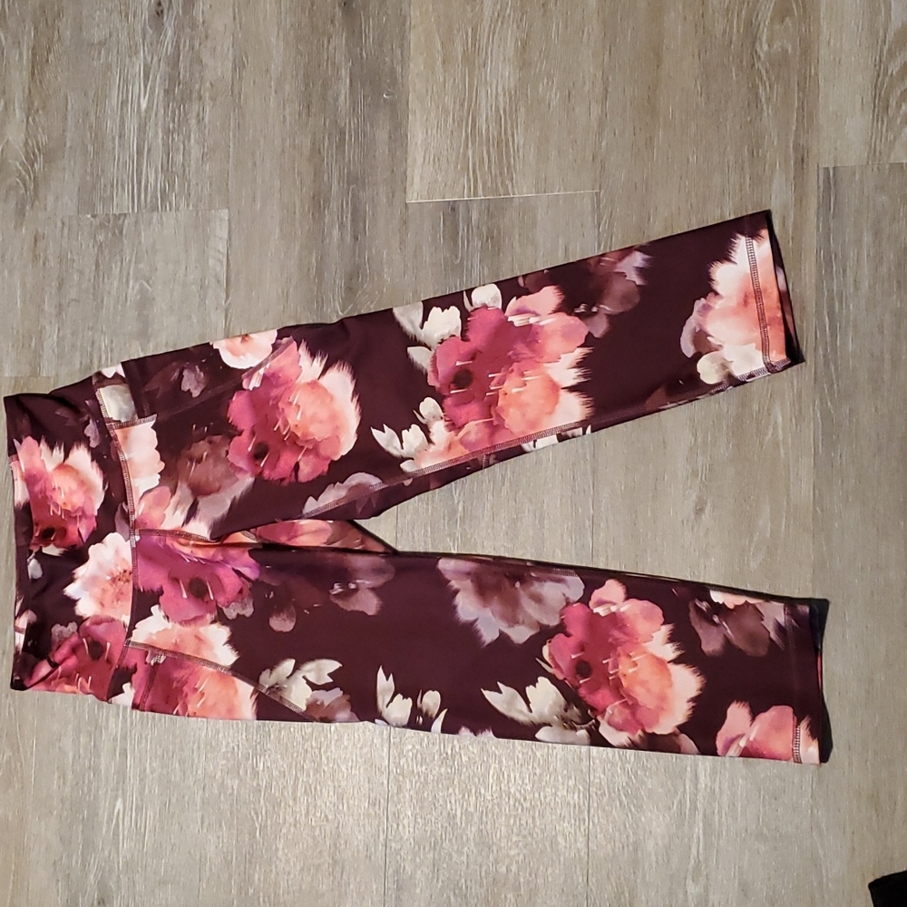 Old Navy Active womans small capri legging